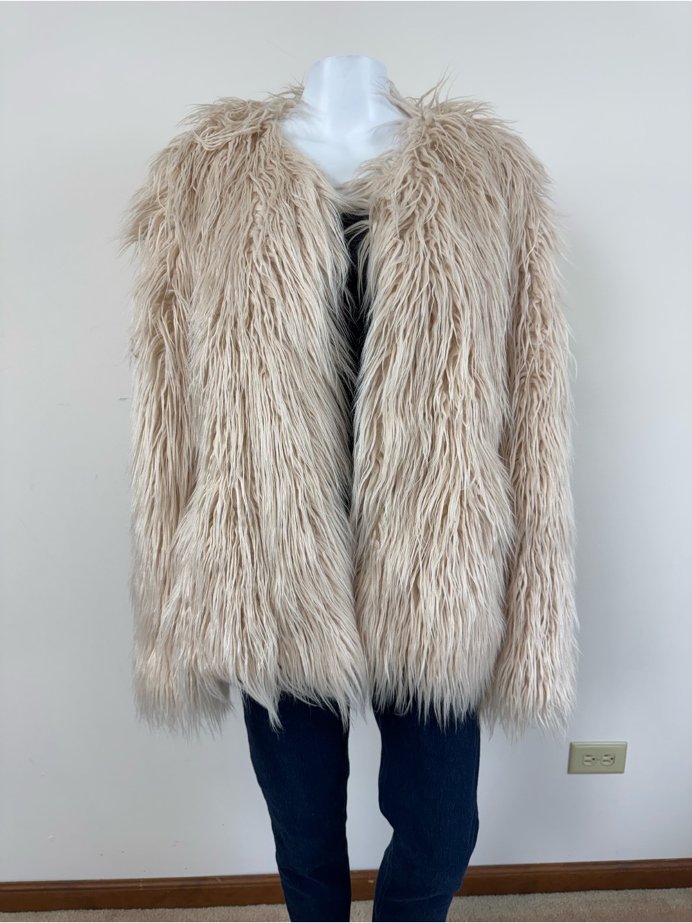Antonio Melani Mongolian Style Faux Fur Jacket Cream Ivory Hook Closure L - Picture 3 of 15